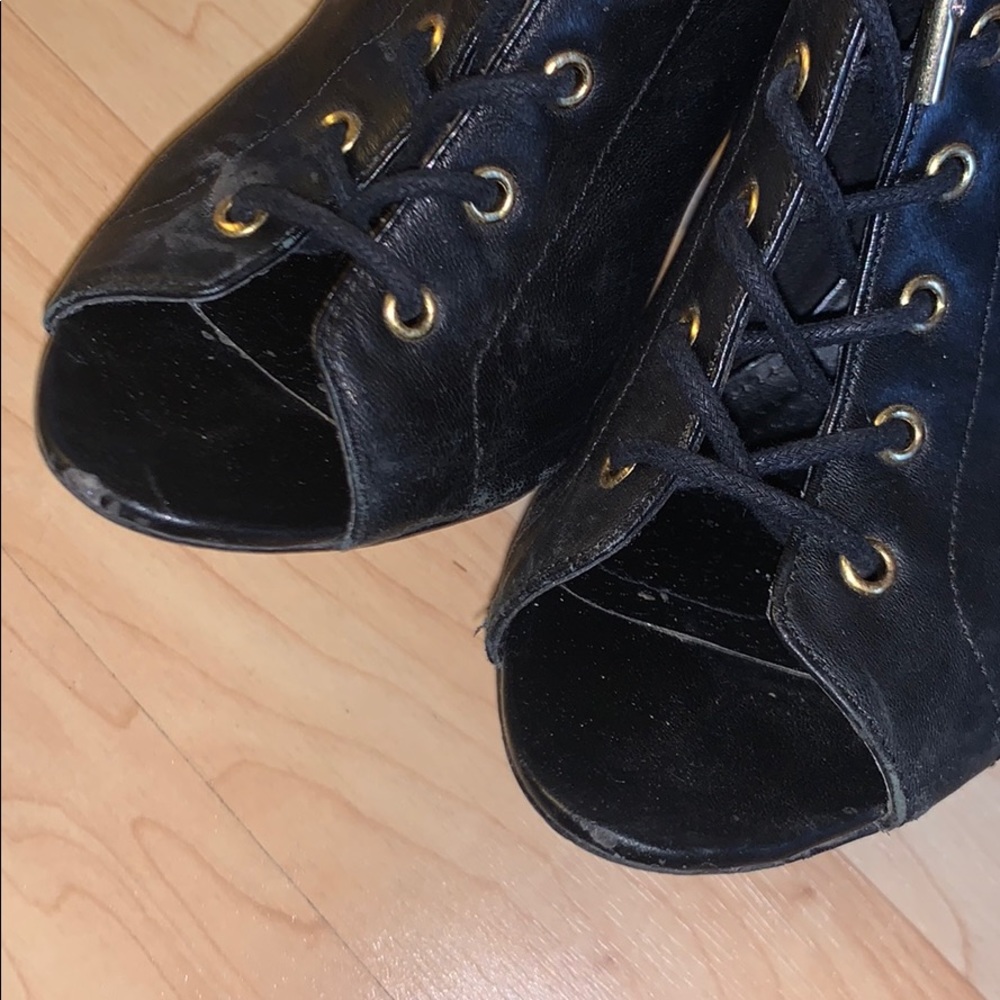 Shoes - Picture 5 of 10